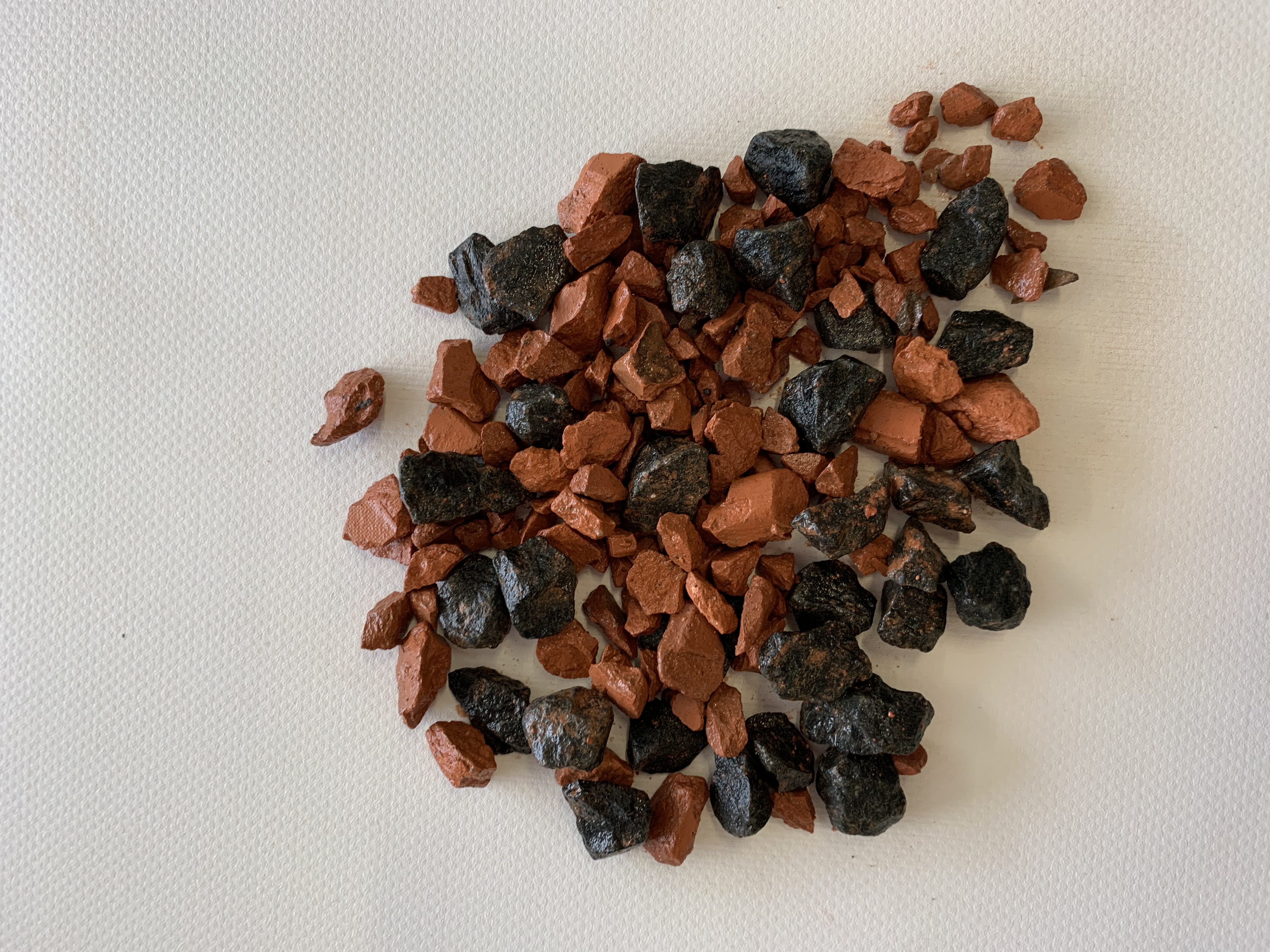 Gravier noir et brique 5/15 (Sac de 25 KG)